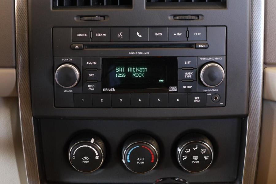  Jeep Liberty Sport 2010 года  (фото 20 из 37)